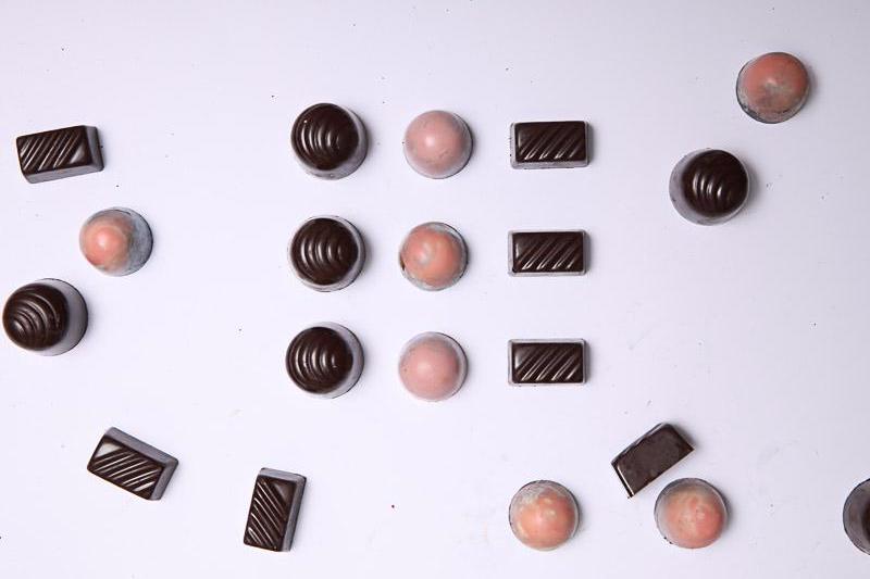 9 box indulgent infused nz made chocolates strawberry toffee